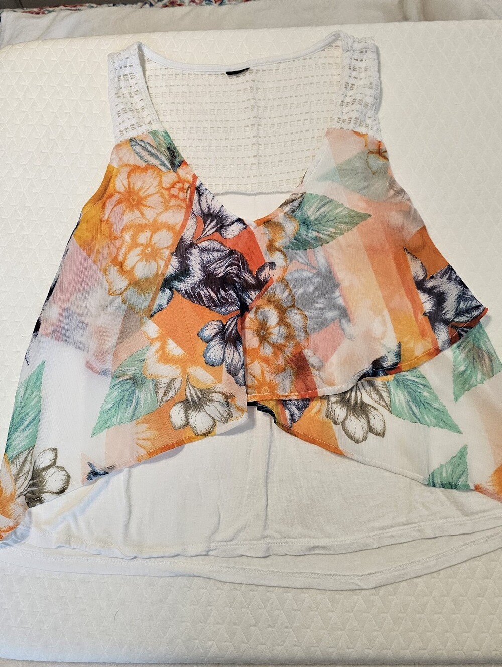 Women's Floral Layered Tank Top Crochet Yoke Tropical V-Neck Camisole Cami Euc